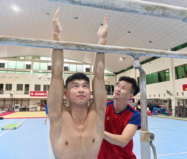 Cặp đôi vàng của thể thao Việt Nam tại Đại lễ 2/9: Vợ xinh nhất làng thể dục nghệ thuật, chồng là HLV nổi tiếng- Ảnh 2. Cặp đôi vàng của thể thao Việt Nam tại Đại lễ 2/9: Vợ xinh nhất làng thể dục nghệ thuật, chồng là HLV nổi tiếng- Ảnh 2.