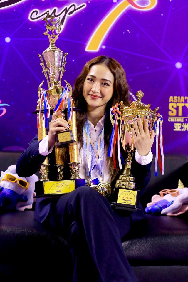 Cặp đôi vàng của thể thao Việt Nam tại Đại lễ 2/9: Vợ xinh nhất làng thể dục nghệ thuật, chồng là HLV nổi tiếng- Ảnh 4. Cặp đôi vàng của thể thao Việt Nam tại Đại lễ 2/9: Vợ xinh nhất làng thể dục nghệ thuật, chồng là HLV nổi tiếng- Ảnh 4.