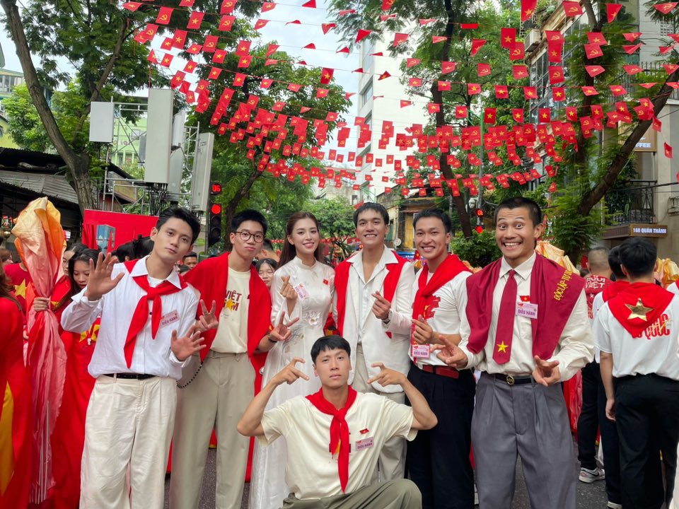 "Mỹ nhân Việt ngàn năm có một" viral cõi mạng sau tổng duyệt A80: Không phải vì quá đẹp, mà lại vì biểu cảm "khó đỡ" cỡ này!- Ảnh 4. "Mỹ nhân Việt ngàn năm có một" viral cõi mạng sau tổng duyệt A80: Không phải vì quá đẹp, mà lại vì biểu cảm "khó đỡ" cỡ này!- Ảnh 4.
