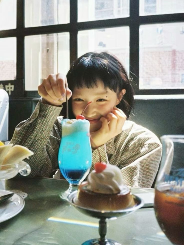 10 thói quen trên bàn ăn khiến bạn khó tích lũy và nghèo đi theo thời gian- Ảnh 1.
