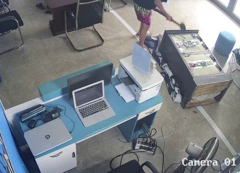Nam sinh Hải Phòng phá két, lấy vàng đi bán để nộp cho kẻ giả mạo công an- Ảnh 1. Nam sinh Hải Phòng phá két, lấy vàng đi bán để nộp cho kẻ giả mạo công an- Ảnh 1.