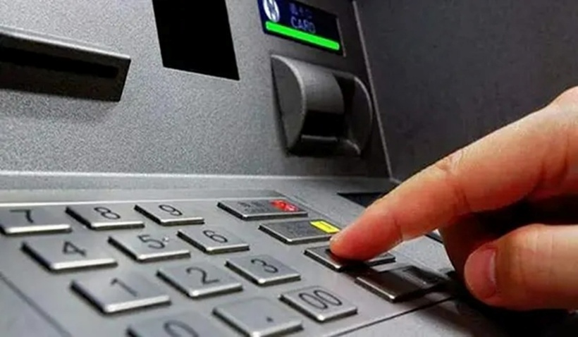Chiêu tiết kiệm phí rút tiền tại ATM- Ảnh 1.