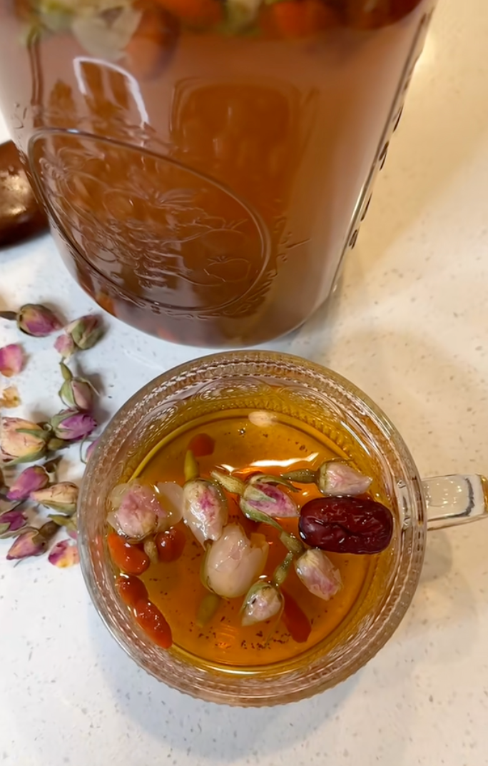 48 tuổi, tôi duy trì uống cốc trà dưỡng nhan này mỗi ngày- Ảnh 6. 48 tuổi, tôi duy trì uống cốc trà dưỡng nhan này mỗi ngày- Ảnh 6.