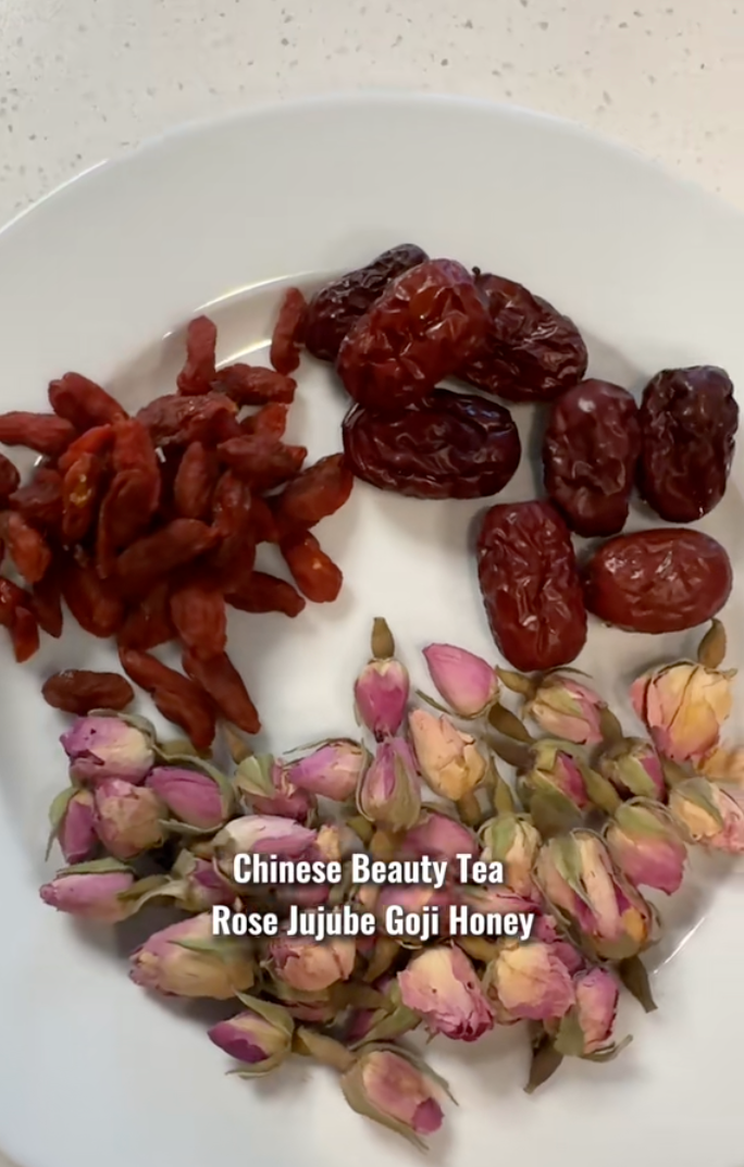 48 tuổi, tôi duy trì uống cốc trà dưỡng nhan này mỗi ngày- Ảnh 3. 48 tuổi, tôi duy trì uống cốc trà dưỡng nhan này mỗi ngày- Ảnh 3.