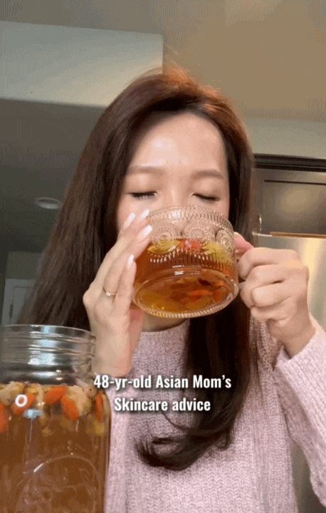 48 tuổi, tôi duy trì uống cốc trà dưỡng nhan này mỗi ngày- Ảnh 1. 48 tuổi, tôi duy trì uống cốc trà dưỡng nhan này mỗi ngày- Ảnh 1.