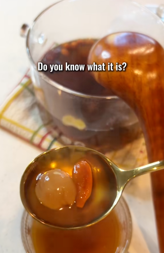 48 tuổi, tôi duy trì uống cốc trà dưỡng nhan này mỗi ngày- Ảnh 7. 48 tuổi, tôi duy trì uống cốc trà dưỡng nhan này mỗi ngày- Ảnh 7.