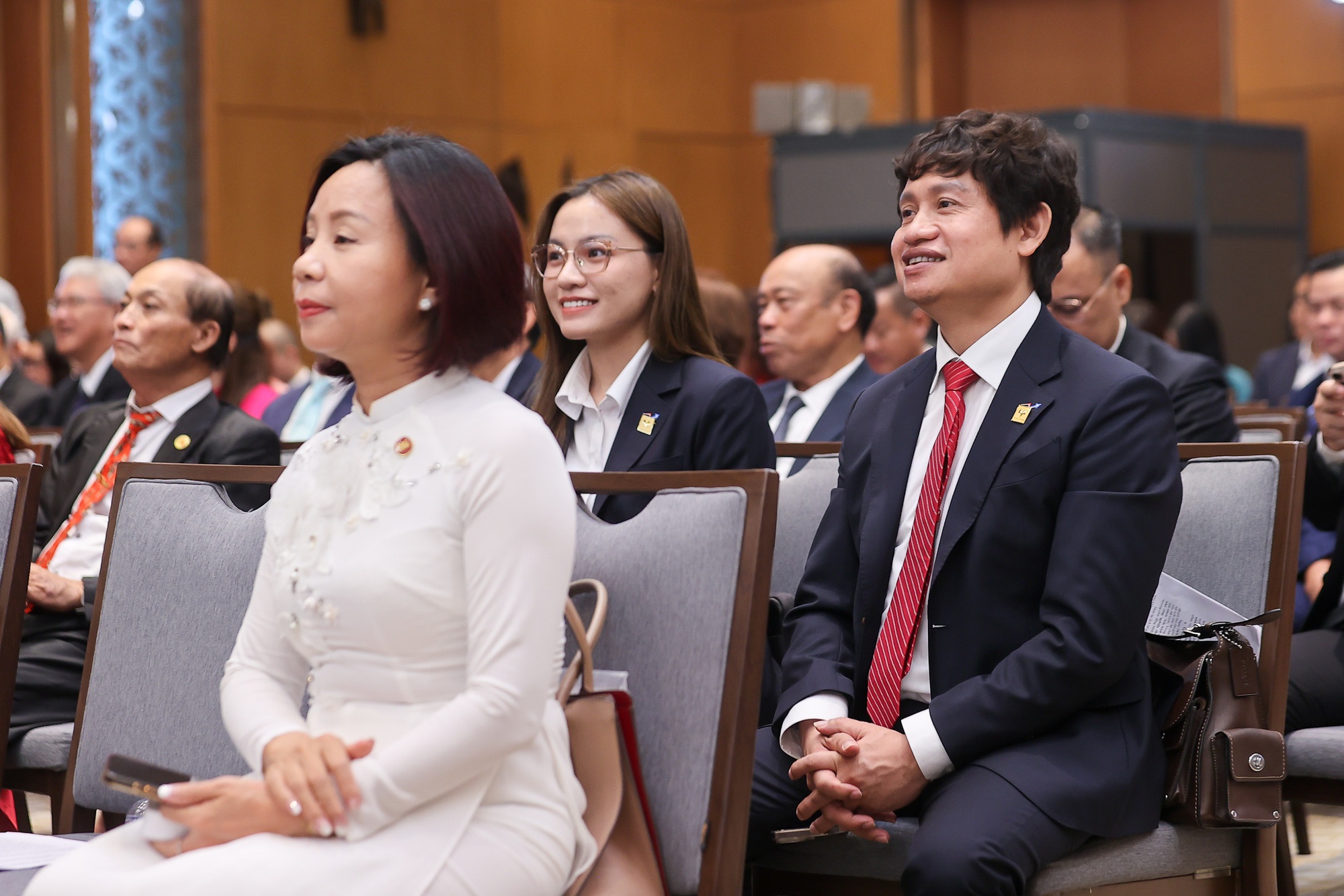 Thủ tướng: Bảo đảm doanh nghiệp thuộc mọi thành phần kinh tế được đối xử bình đẳng- Ảnh 3. Thủ tướng: Bảo đảm doanh nghiệp thuộc mọi thành phần kinh tế được đối xử bình đẳng- Ảnh 3.