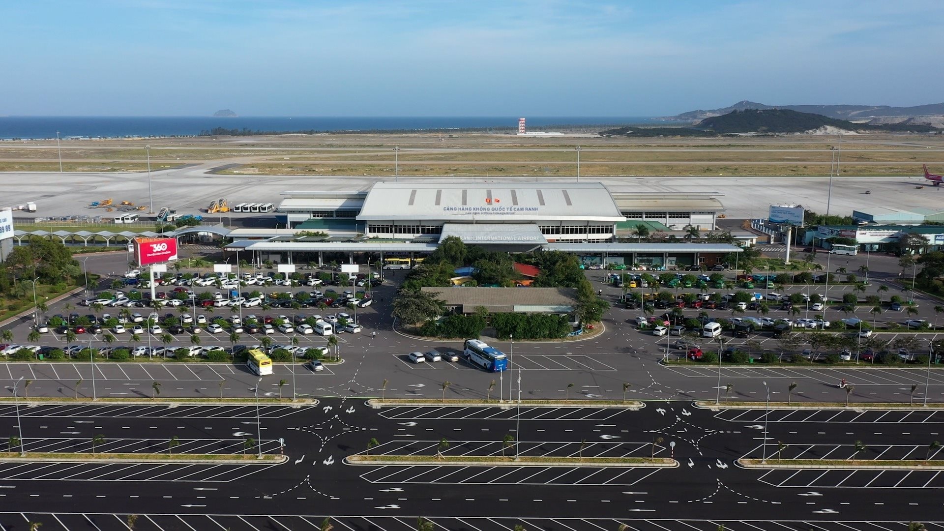 Sân bay Cam Ranh được đề xuất tăng công suất gấp nhiều lần- Ảnh 1. Sân bay Cam Ranh được đề xuất tăng công suất gấp nhiều lần- Ảnh 1.