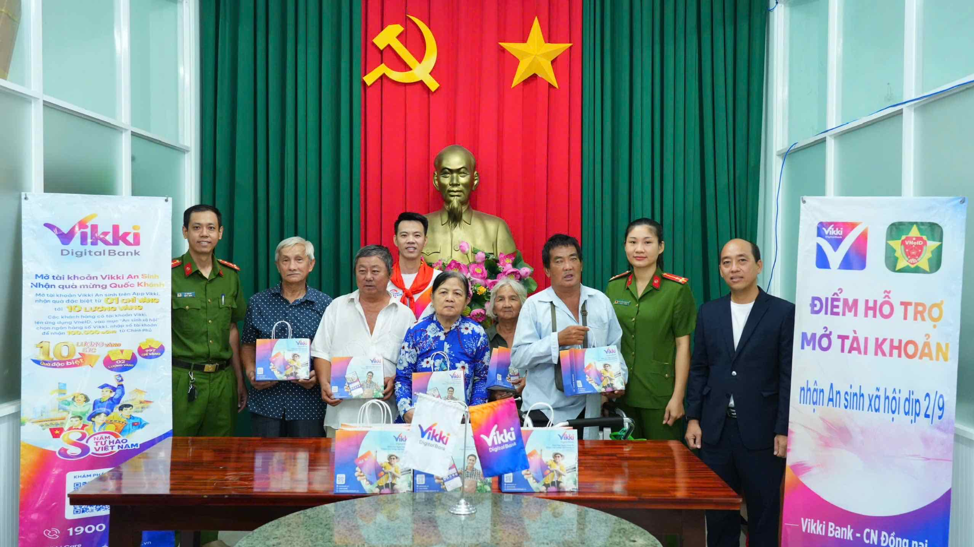 Vikki đã trao 1 lượng vàng SJC và nhiều chỉ vàng cho khách hàng "Mở tài khoản Vikki An sinh – Nhận quà mừng Quốc khánh"- Ảnh 6. Vikki đã trao 1 lượng vàng SJC và nhiều chỉ vàng cho khách hàng