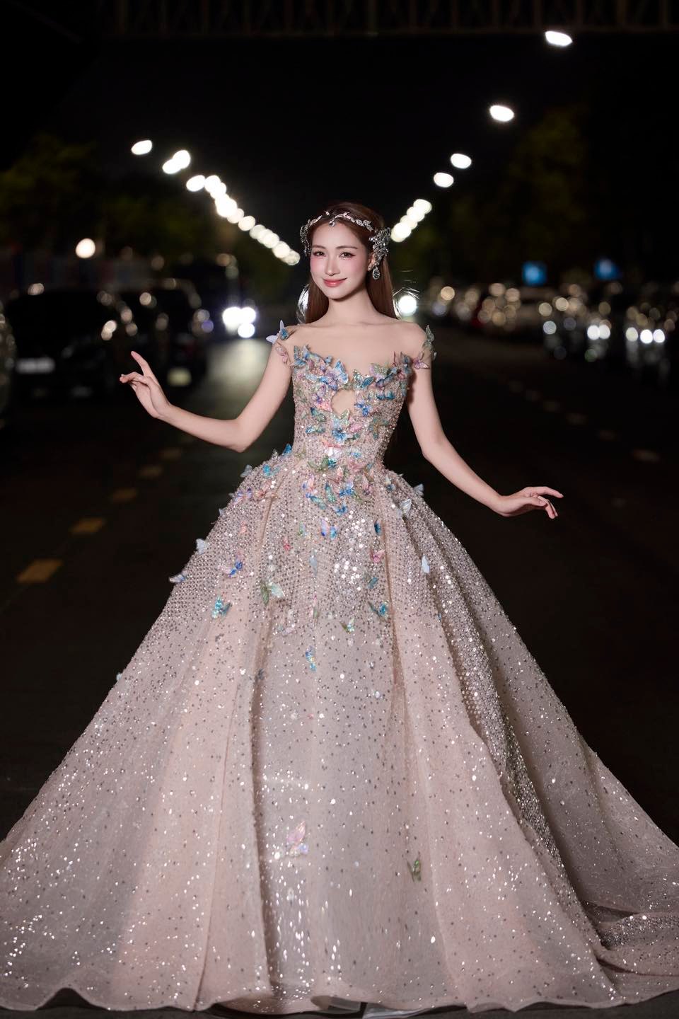 Hòa Minzy da trắng sáng, căng bóng nhờ chăm uống 1 loại nước trước khi đi ngủ: Phụ nữ tuổi 30+ khuyến khích dùng để đẹp da, chống loãng xương- Ảnh 3. Hòa Minzy da trắng sáng, căng bóng nhờ chăm uống 1 loại nước trước khi đi ngủ: Phụ nữ tuổi 30+ khuyến khích dùng để đẹp da, chống loãng xương- Ảnh 3.