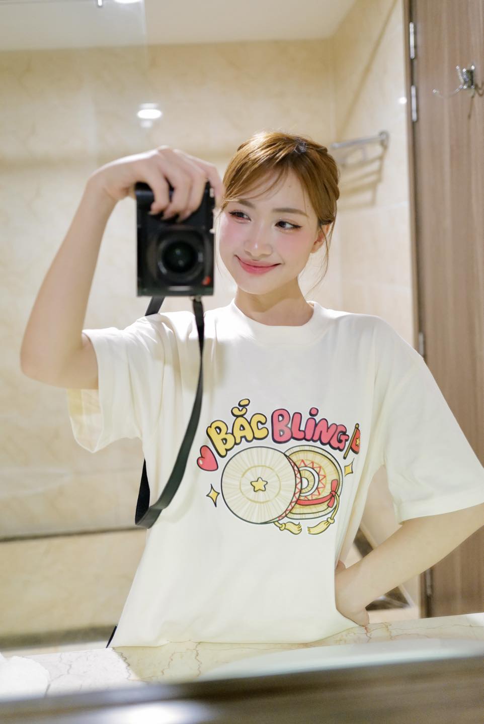 Hòa Minzy da trắng sáng, căng bóng nhờ chăm uống 1 loại nước trước khi đi ngủ: Phụ nữ tuổi 30+ khuyến khích dùng để đẹp da, chống loãng xương- Ảnh 5. Hòa Minzy da trắng sáng, căng bóng nhờ chăm uống 1 loại nước trước khi đi ngủ: Phụ nữ tuổi 30+ khuyến khích dùng để đẹp da, chống loãng xương- Ảnh 5.