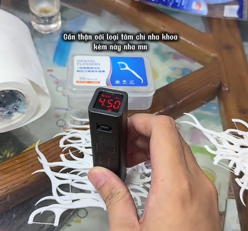 Mạng xã hội xôn xao, nhiều người lo lắng vì tăm chỉ nha khoa chứa huỳnh quang: Chuyên gia nói gì?- Ảnh 2. Mạng xã hội xôn xao, nhiều người lo lắng vì tăm chỉ nha khoa chứa huỳnh quang: Chuyên gia nói gì?- Ảnh 2.