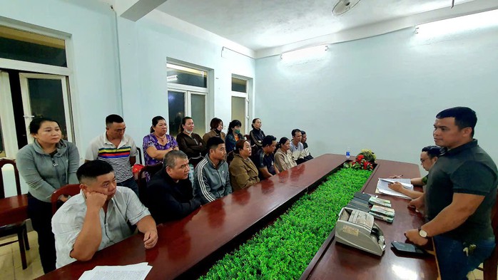Khám xét nơi ở của 15 người, bắt 'bà trùm' Trần Thị Mỹ Dung- Ảnh 1. Khám xét nơi ở của 15 người, bắt 'bà trùm' Trần Thị Mỹ Dung- Ảnh 1.