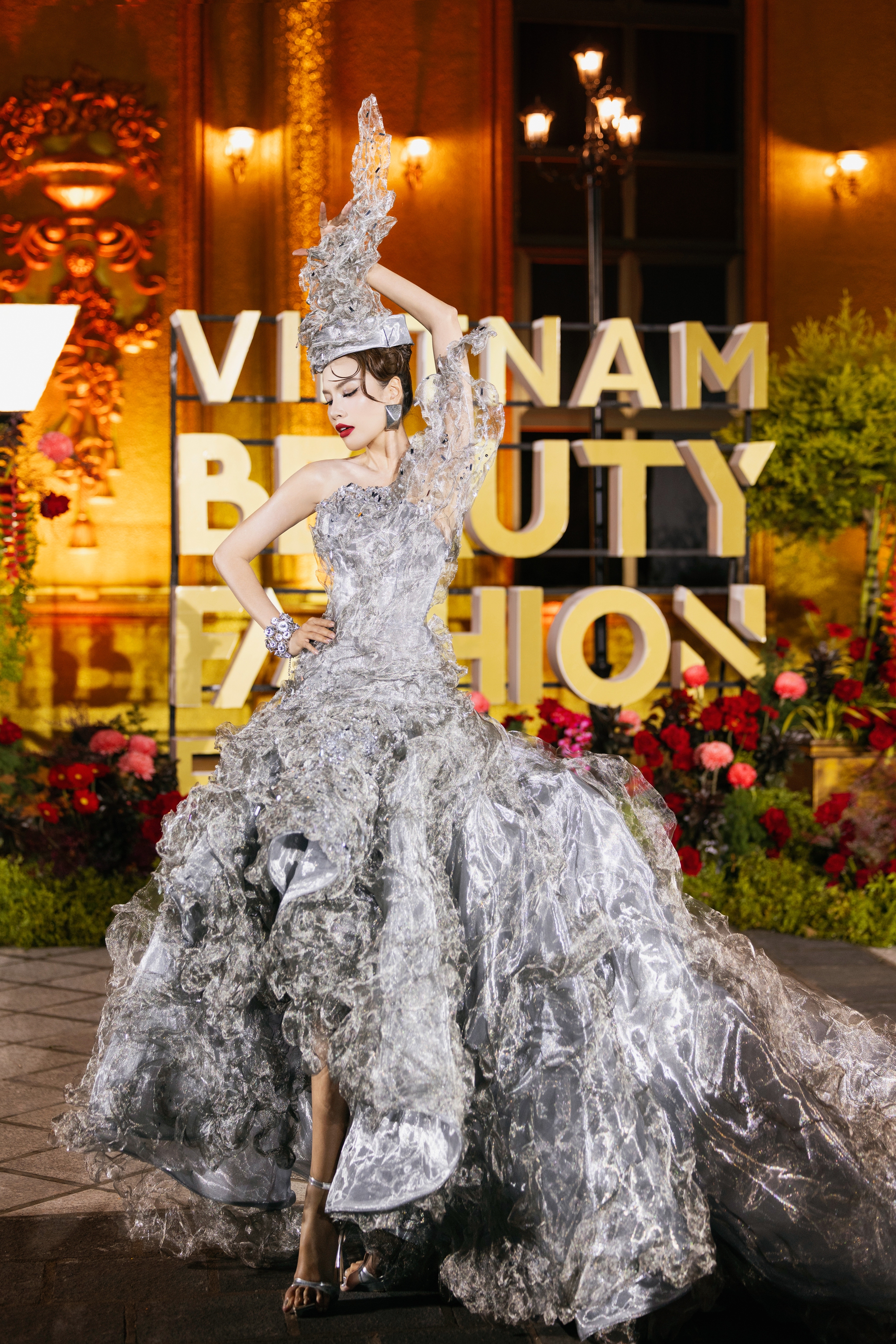 50 Hoa - Á hậu, thí sinh Miss Grand Vietnam 2025 diện áo dài hát mừng Quốc khánh 2/9, toả sáng tại sự kiện thời trang quy mô- Ảnh 8. 50 Hoa - Á hậu, thí sinh Miss Grand Vietnam 2025 diện áo dài hát mừng Quốc khánh 2/9, toả sáng tại sự kiện thời trang quy mô- Ảnh 8.