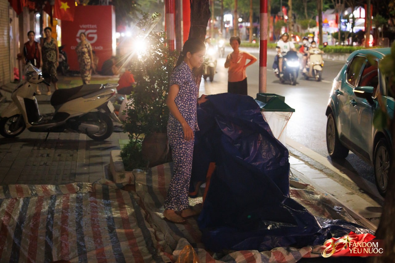 Cảnh tượng khó tin tại trung tâm Hà Nội vào đêm ngày 31/8, rạng sáng ngày 1/9- Ảnh 9. Cảnh tượng khó tin tại trung tâm Hà Nội vào đêm ngày 31/8, rạng sáng ngày 1/9- Ảnh 9.
