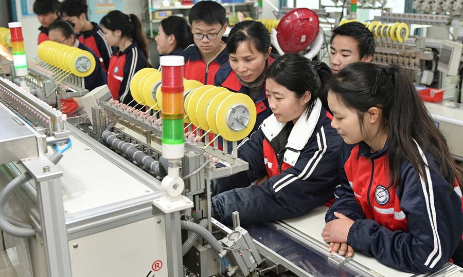 Học nghề, đi làm, sống tự do: Lối rẽ mới của giới trẻ Trung Quốc- Ảnh 1. Học nghề, đi làm, sống tự do: Lối rẽ mới của giới trẻ Trung Quốc- Ảnh 1.