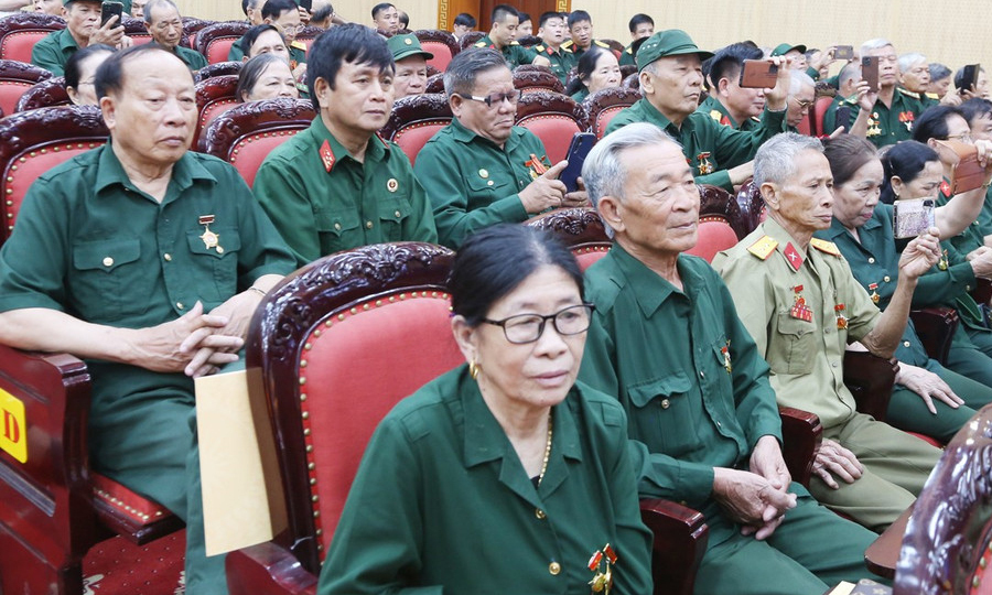 Bộ Nội vụ đề xuất thanh niên xung phong được trợ cấp 1 triệu đồng/tháng- Ảnh 1. Bộ Nội vụ đề xuất thanh niên xung phong được trợ cấp 1 triệu đồng/tháng- Ảnh 1.