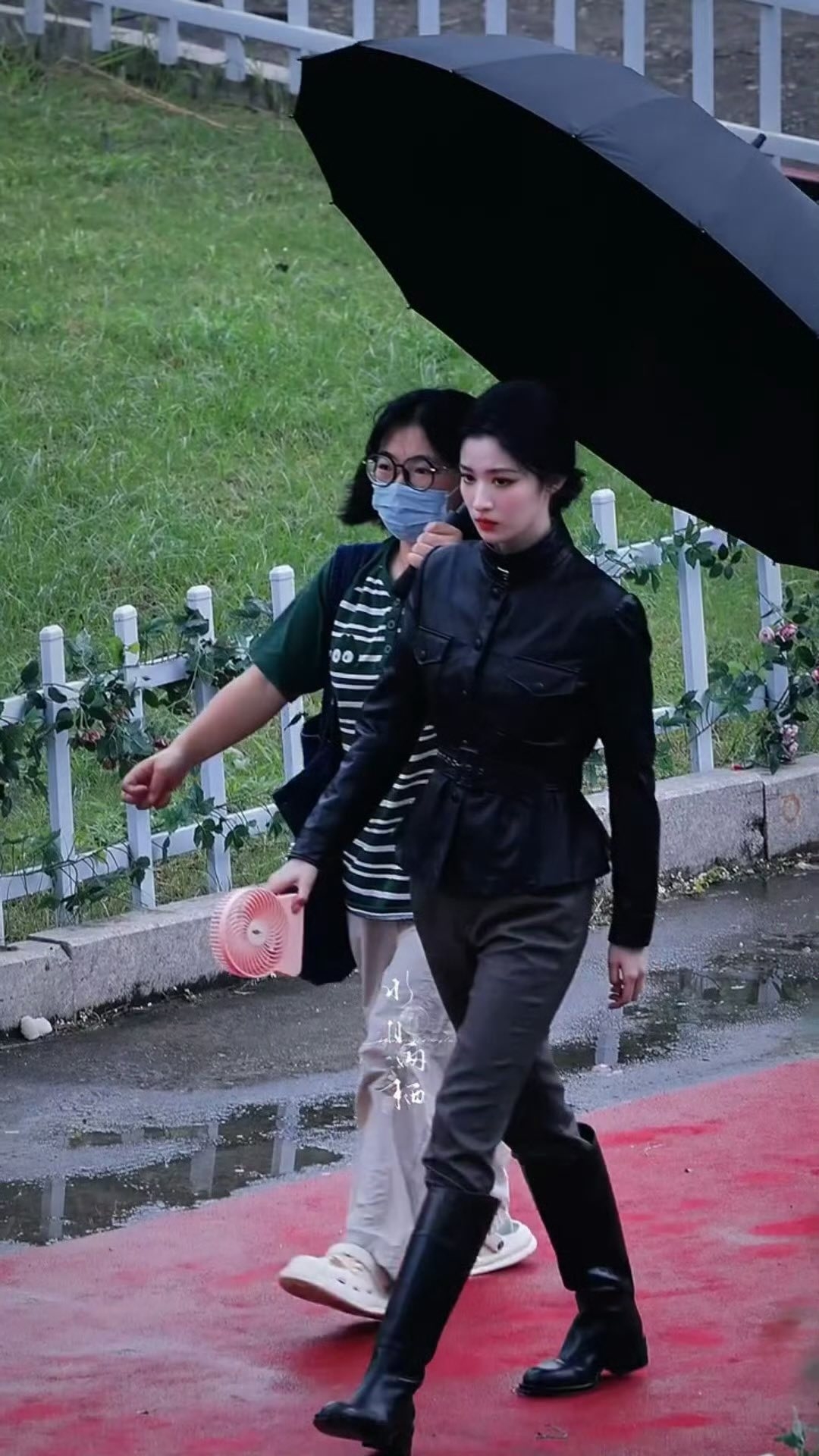 Trung Quốc hiện tại không ai mặc đẹp hơn mỹ nhân này: Visual như báu vật trần gian, siêu mẫu cũng phải gọi bằng điện thoại- Ảnh 7.