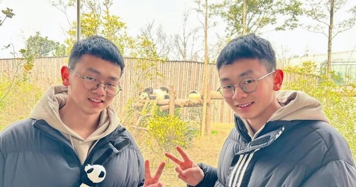 Anh em sinh đôi đều đạt 666 điểm thi đại học, được khen 'đồng bộ cấp thần thánh'- Ảnh 3.