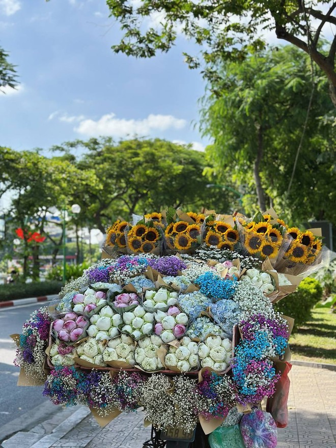 Chuyện lạ giữa mùa hè Hà Nội: Nắng 40 độ nhưng có 1 nơi dân tình Chuyện lạ giữa mùa hè Hà Nội: Nắng 40 độ nhưng có 1 nơi dân tình