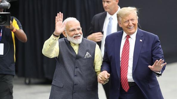 Bị ông Trump áp thuế 25%, nền kinh tế tiên phong của BRICS chịu hậu quả, đồng tiền rơi xuống mức thấp kỷ lục- Ảnh 1.