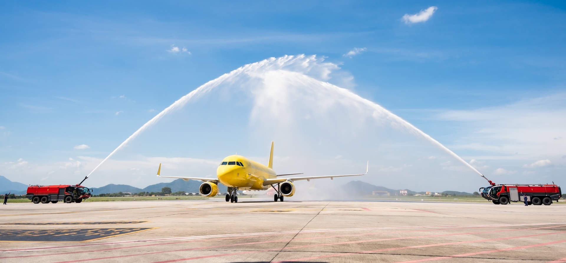Vietravel Airlines đón thêm tàu bay Airbus thứ 2, cổ phiếu gia đình bầu Hiển tăng kịch trần- Ảnh 1.