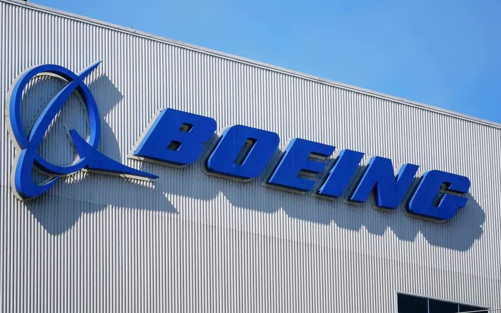 Logo Boeing tại nhà máy ở Renton, bang Washington, Mỹ (Ảnh: AP)