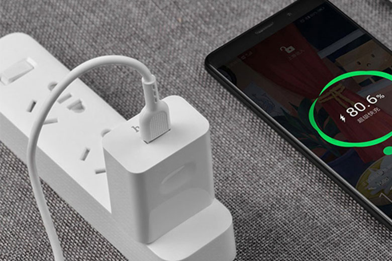 Thói quen nhỏ giúp bạn tiết kiệm tiền triệu khi sạc pin- Ảnh 1.