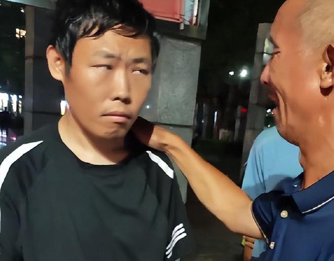 Trượt đại học rồi mất tích 8 năm, ngày gặp lại cha, nam thanh niên hét lớn: "Tôi không biết ông là ai!"- Ảnh 2.