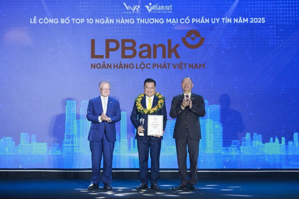 Tiếp đà tăng trưởng, LPBank thăng hạng trong hai giải thưởng uy tín năm 2025- Ảnh 2.