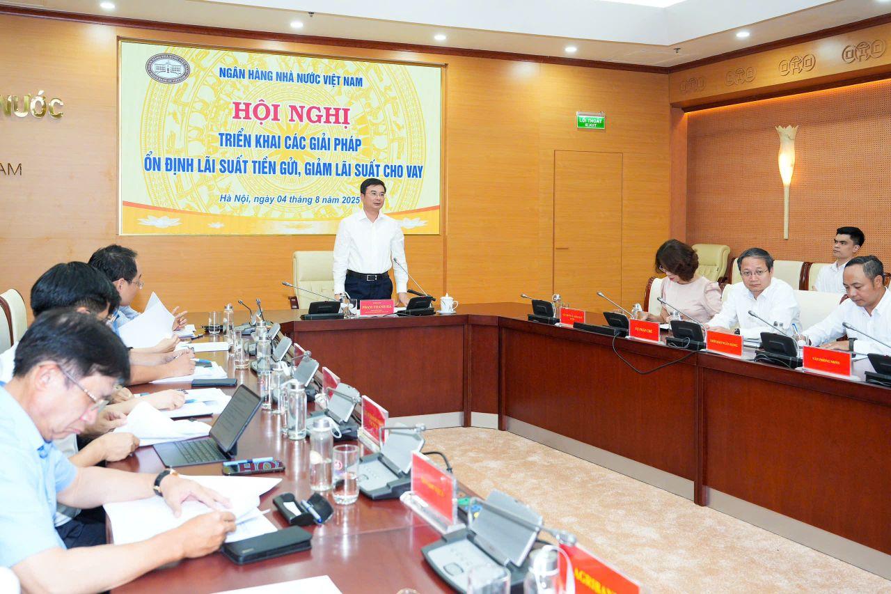 Chiều 4/8, Ngân hàng Nhà nước họp với các ngân hàng thương mại về vấn đề lãi suất- Ảnh 2. Chiều 4/8, Ngân hàng Nhà nước họp với các ngân hàng thương mại về vấn đề lãi suất- Ảnh 2.