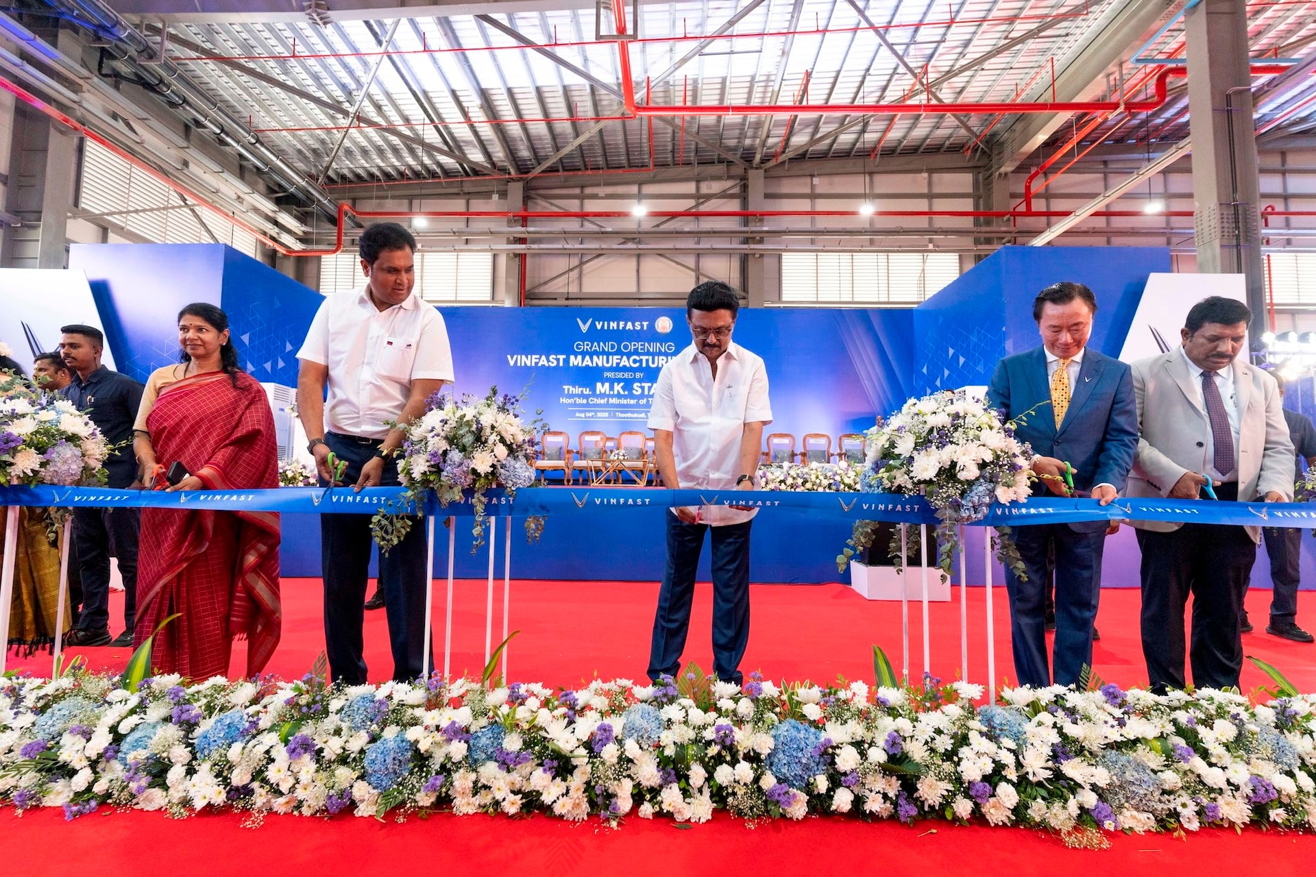 Tỷ phú Phạm Nhật Vượng khánh thành nhà máy ô tô điện ở nền kinh tế hàng đầu BRICS, Tổng giám đốc VinFast châu Á khẳng định: "Biến nơi đây thành thủ phủ xe điện ở Nam Á"- Ảnh 2. Tỷ phú Phạm Nhật Vượng khánh thành nhà máy ô tô điện ở nền kinh tế hàng đầu BRICS, Tổng giám đốc VinFast châu Á khẳng định: "Biến nơi đây thành thủ phủ xe điện ở Nam Á"- Ảnh 2.