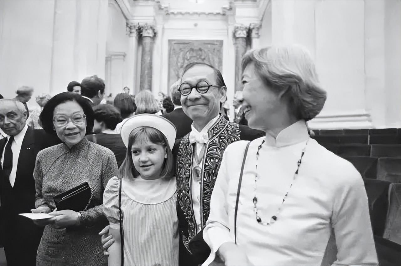 Không ai giàu 3 họ nhưng gia tộc này đã thịnh vượng tới 15 đời, sở hữu hàng nghìn BĐS: Luôn dạy con bí quyết “Tiền bạc là thứ giúp ích ít nhất”- Ảnh 4.