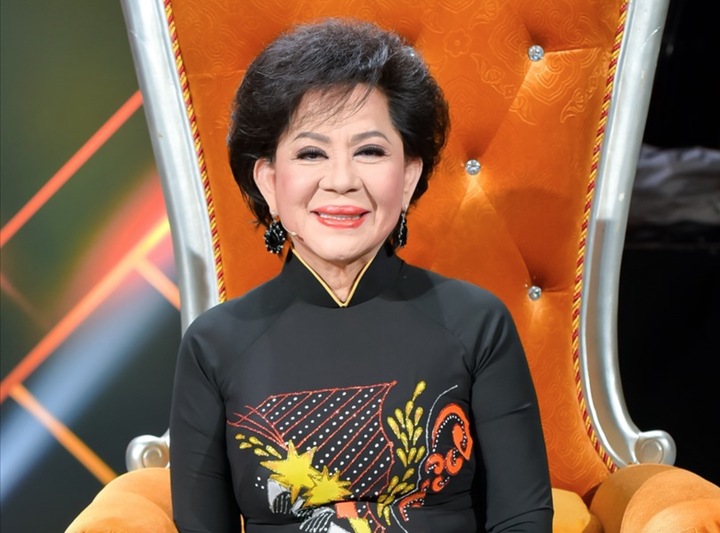 'Nữ hoàng sầu muộn' từng đi diễn 6 điểm/đêm, U80 viên mãn dù không có con ruột- Ảnh 3. 'Nữ hoàng sầu muộn' từng đi diễn 6 điểm/đêm, U80 viên mãn dù không có con ruột- Ảnh 3.