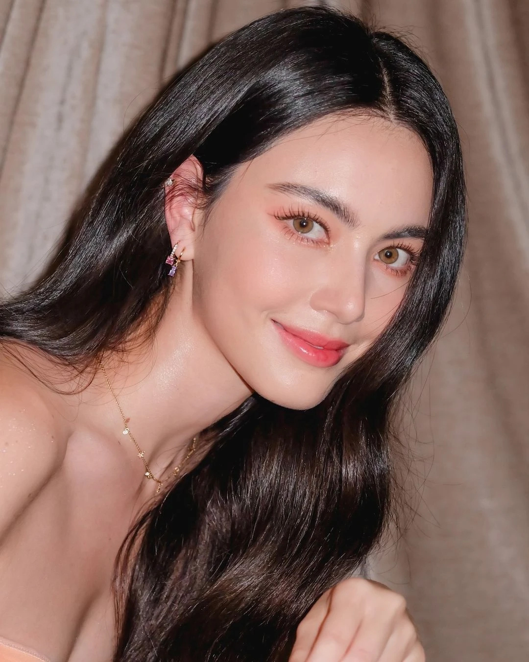 "Ma nữ đẹp nhất Thái Lan" Mai Davika chăm ăn thực phẩm giàu collagen giữ da căng bóng: Toàn món quen mặt ở chợ Việt, phụ nữ ngoài 30 nên dùng- Ảnh 1. "Ma nữ đẹp nhất Thái Lan" Mai Davika chăm ăn thực phẩm giàu collagen giữ da căng bóng: Toàn món quen mặt ở chợ Việt, phụ nữ ngoài 30 nên dùng- Ảnh 1.