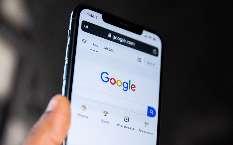 Ván cược 20 tỷ USD/năm: Vì sao Google chi tiền &apos;khủng&apos; để bám lấy Apple?- Ảnh 1.