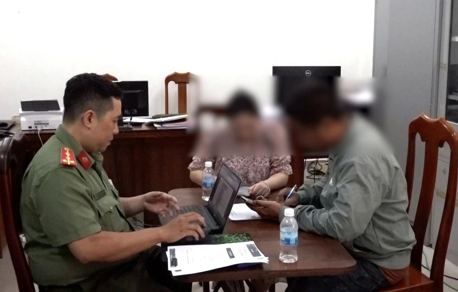 Chuyển 40 triệu đồng tiền hàng nhưng liên tục bị báo lỗi, còn bị yêu cầu chuyển thêm 100 triệu nữa, người đàn ông báo công an- Ảnh 1.