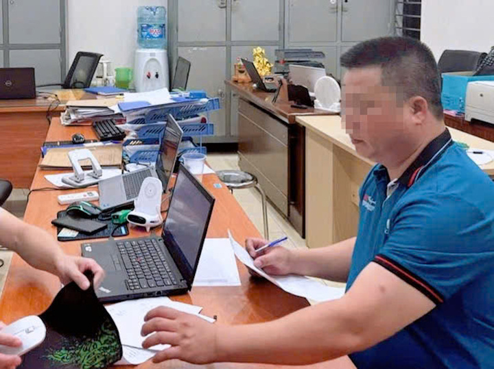 Danh tính người đàn ông rút chìa khóa xe khách khiến 40 khách phải phơi nắng- Ảnh 1.