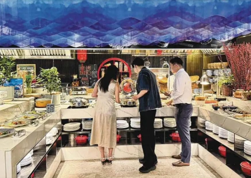 Đột nhập đêm mai mối của giới siêu giàu: Tài sản tối thiếu phải hơn 100 tỷ đồng, nữ giới được tham dự miễn phí nhưng phải đẹp và dưới 30 tuổi- Ảnh 2. Đột nhập đêm mai mối của giới siêu giàu: Tài sản tối thiếu phải hơn 100 tỷ đồng, nữ giới được tham dự miễn phí nhưng phải đẹp và dưới 30 tuổi- Ảnh 2.