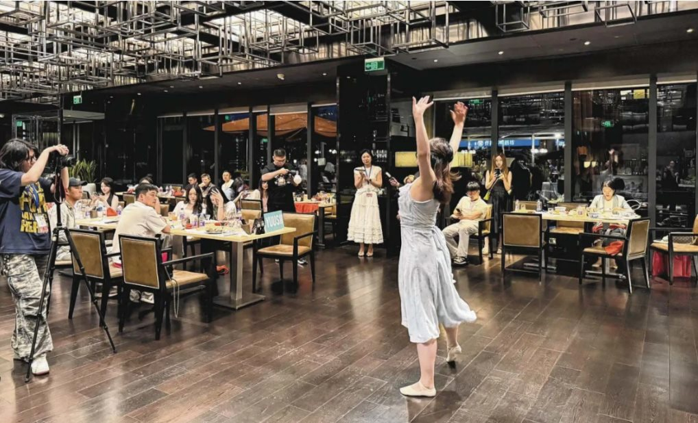 Đột nhập đêm mai mối của giới siêu giàu: Tài sản tối thiếu phải hơn 100 tỷ đồng, nữ giới được tham dự miễn phí nhưng phải đẹp và dưới 30 tuổi- Ảnh 1. Đột nhập đêm mai mối của giới siêu giàu: Tài sản tối thiếu phải hơn 100 tỷ đồng, nữ giới được tham dự miễn phí nhưng phải đẹp và dưới 30 tuổi- Ảnh 1.