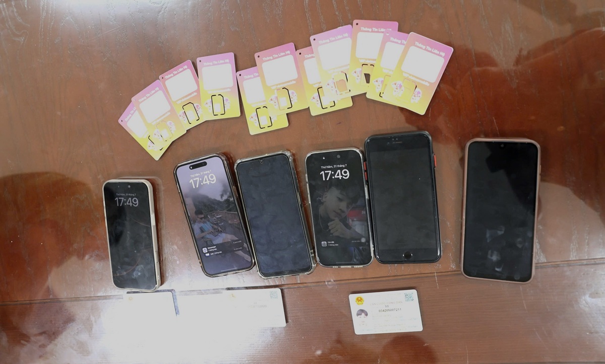 Ba thanh niên sinh năm 2005, 2007 dùng tài khoản ngân hàng không chính chủ để nhận tiền: Công an phát hiện 3,2 tỷ đồng của 450 người bị chiếm đoạt- Ảnh 2.