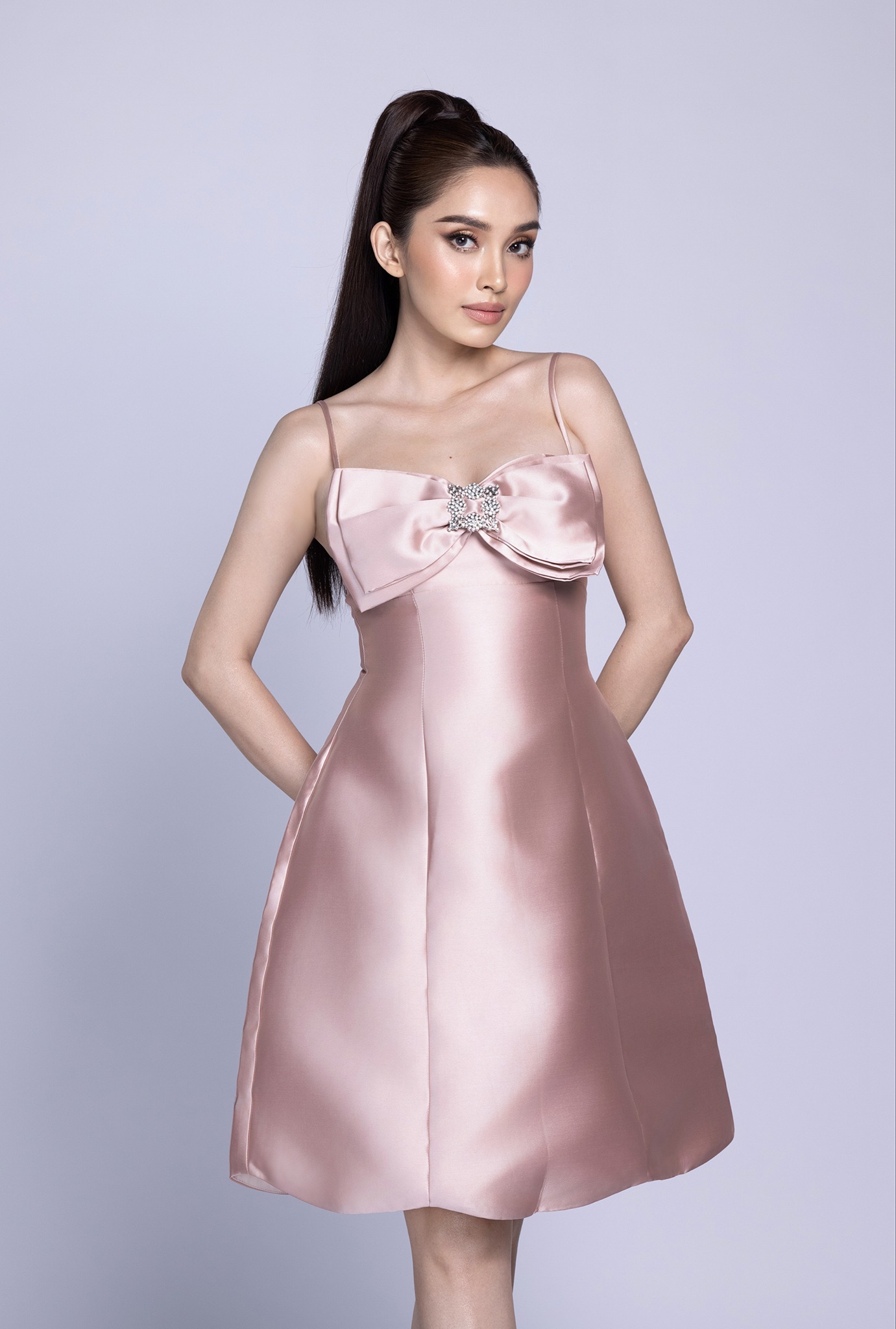 Trước Lương Thùy Linh, không thiếu sao Việt nuôi mộng làm thời trang: Ngành này Trước Lương Thùy Linh, không thiếu sao Việt nuôi mộng làm thời trang: Ngành này