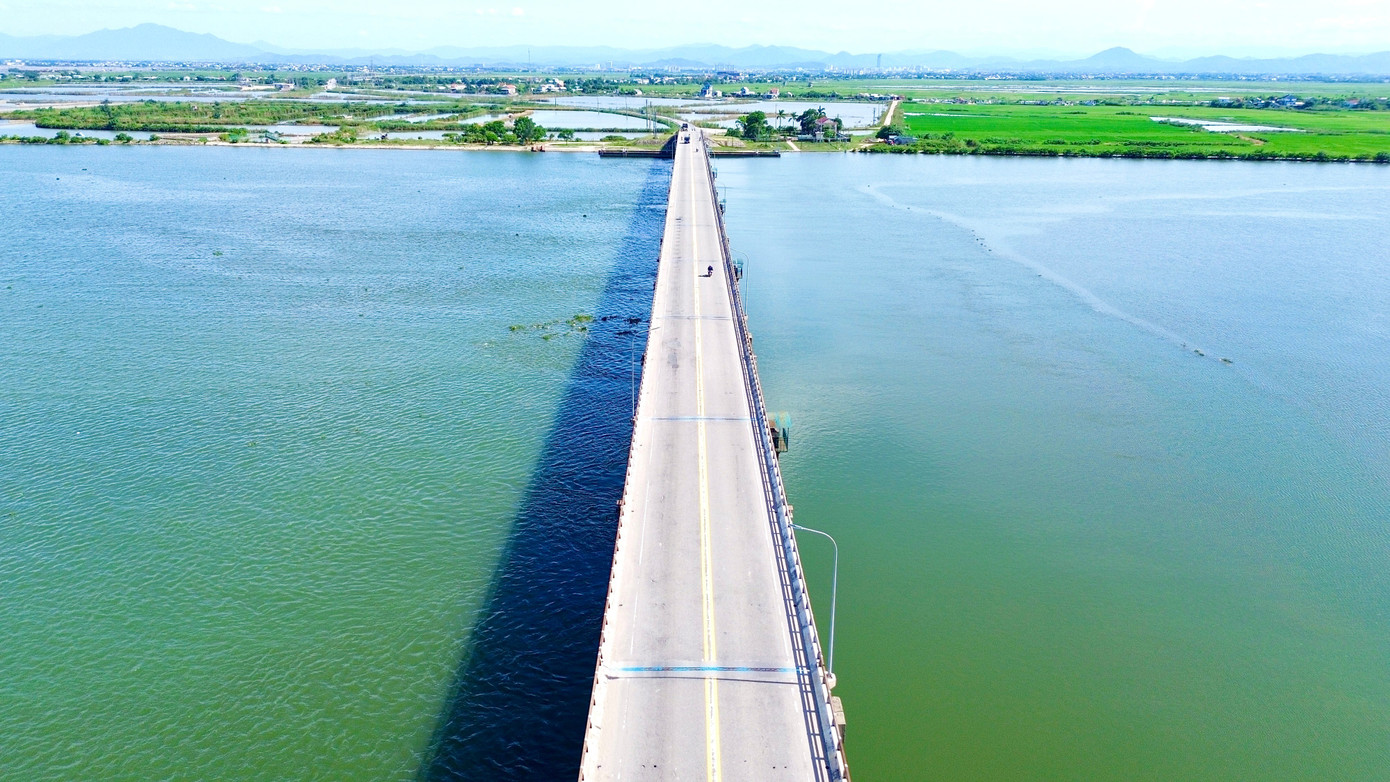 Vì sao Huế điều chỉnh thời gian sửa chữa đập ngăn mặn giữ ngọt lớn nhất Đông Nam Á?- Ảnh 5. Vì sao Huế điều chỉnh thời gian sửa chữa đập ngăn mặn giữ ngọt lớn nhất Đông Nam Á?- Ảnh 5.