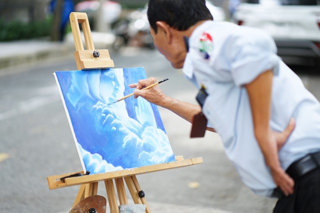 Chuyện của bác "họa sĩ trông xe" dễ thương nhất TP.HCM: Ai đi ngang cũng ngoái lại nhìn!- Ảnh 7.