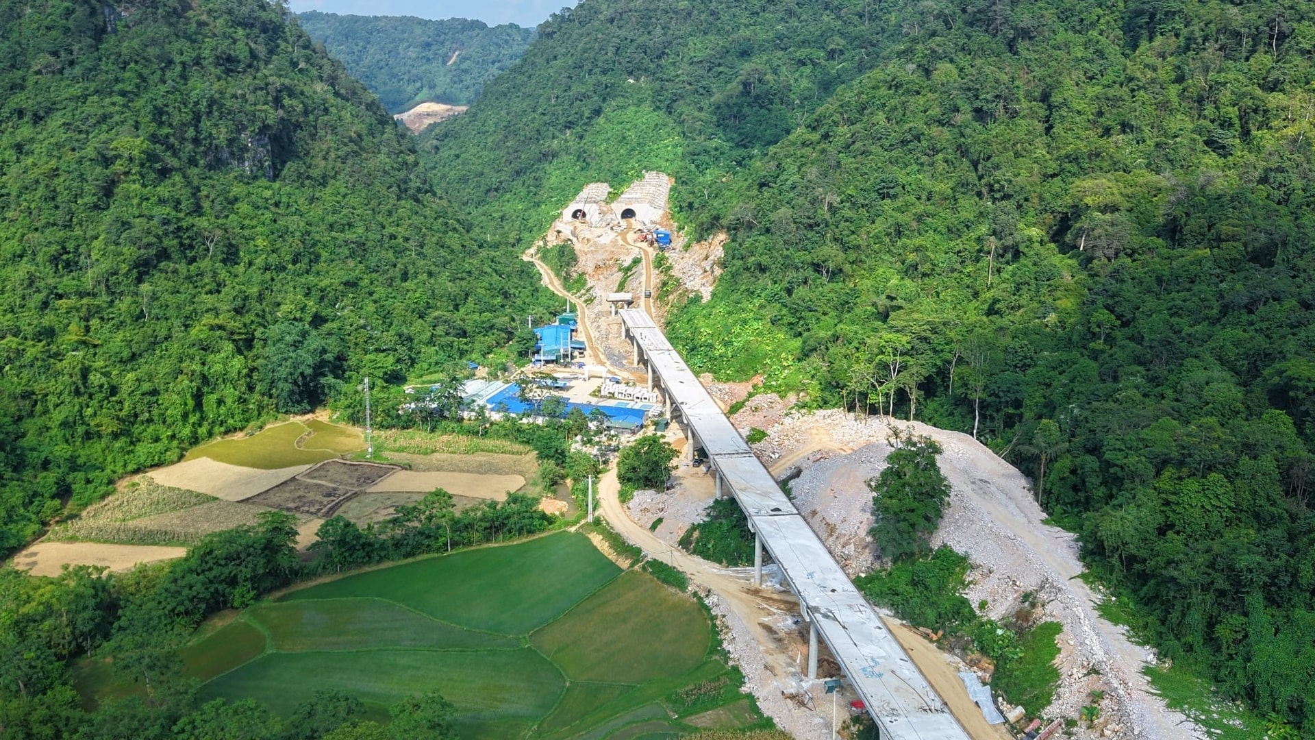 Đèo Cả quyết tâm thông xe cao tốc 23.000 tỷ Đồng Đăng - Trà Lĩnh trong tháng 12/2025- Ảnh 1. Đèo Cả quyết tâm thông xe cao tốc 23.000 tỷ Đồng Đăng - Trà Lĩnh trong tháng 12/2025- Ảnh 1.