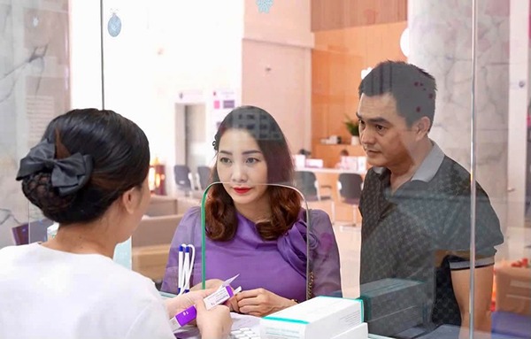 Vợ chồng sao nam Vbiz cưới nhau 9 năm mới mang bầu, tình cảm mặn nồng ai cũng ngưỡng mộ- Ảnh 4. Vợ chồng sao nam Vbiz cưới nhau 9 năm mới mang bầu, tình cảm mặn nồng ai cũng ngưỡng mộ- Ảnh 4.