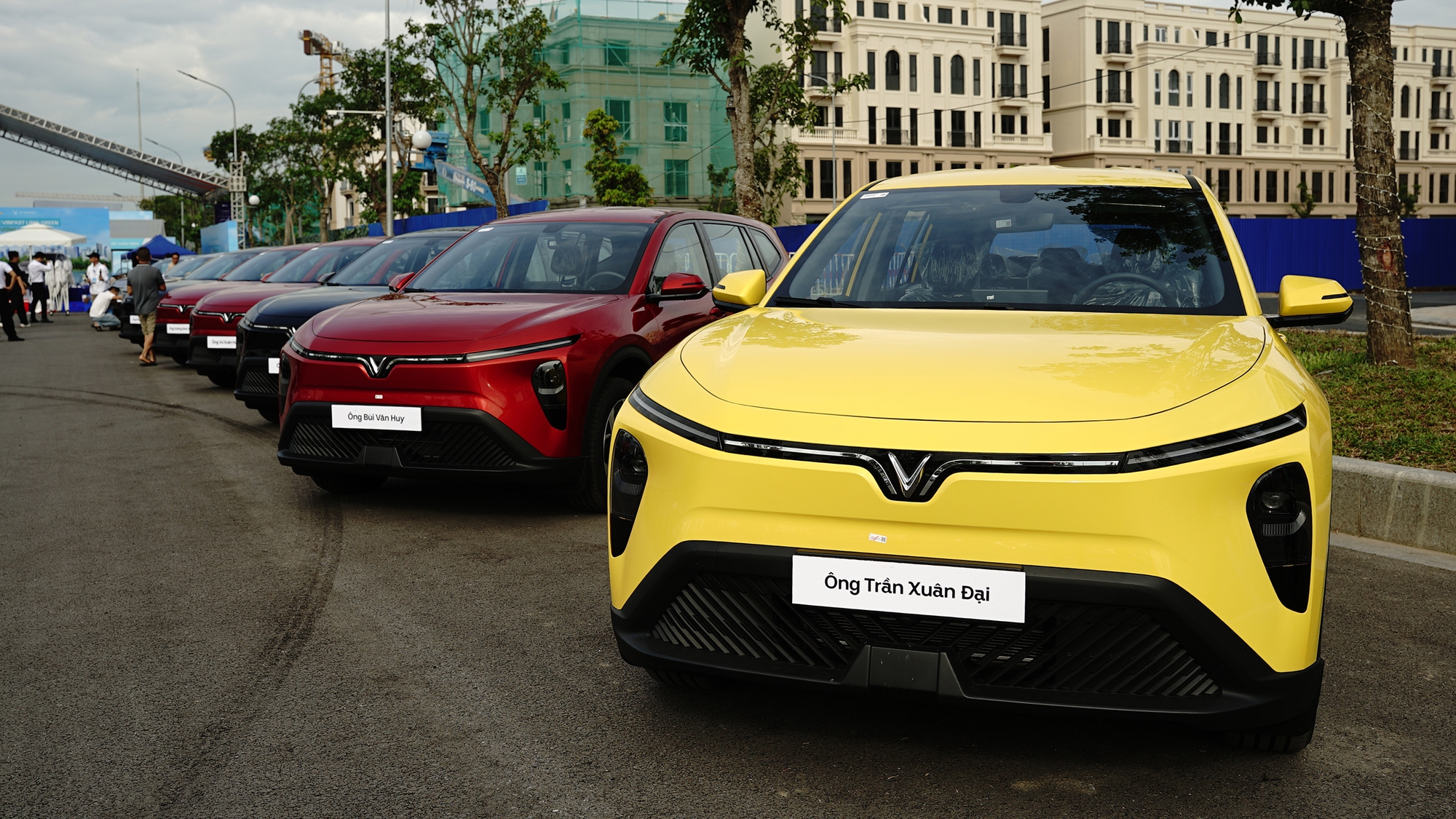 Cầm lái thực tế VinFast Limo Green giá 749 triệu đồng: Lái ngon bất ngờ, mượt như xe tiền tỷ- Ảnh 1.