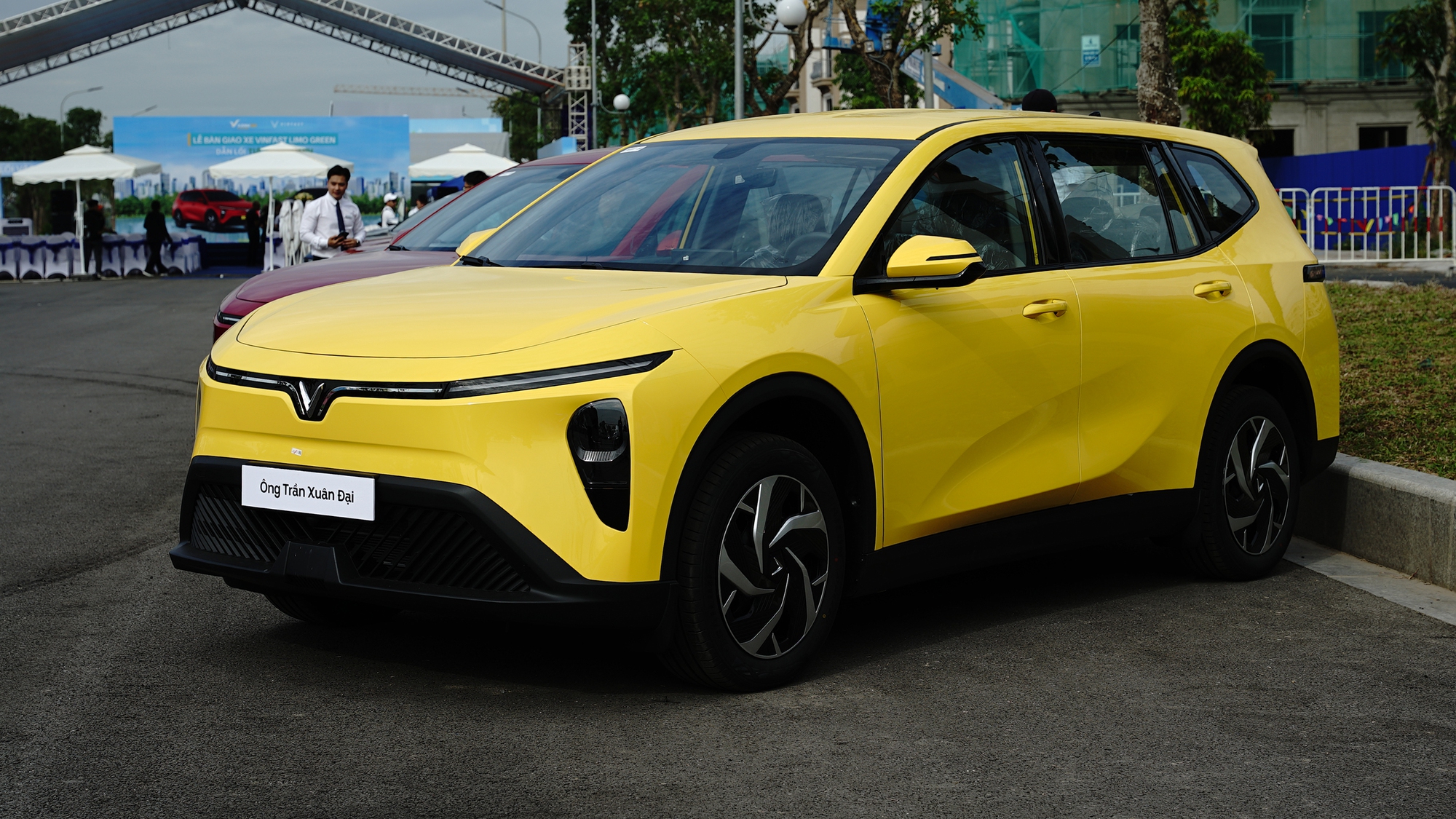 Cầm lái thực tế VinFast Limo Green giá 749 triệu đồng: Lái ngon bất ngờ, mượt như xe tiền tỷ- Ảnh 7.