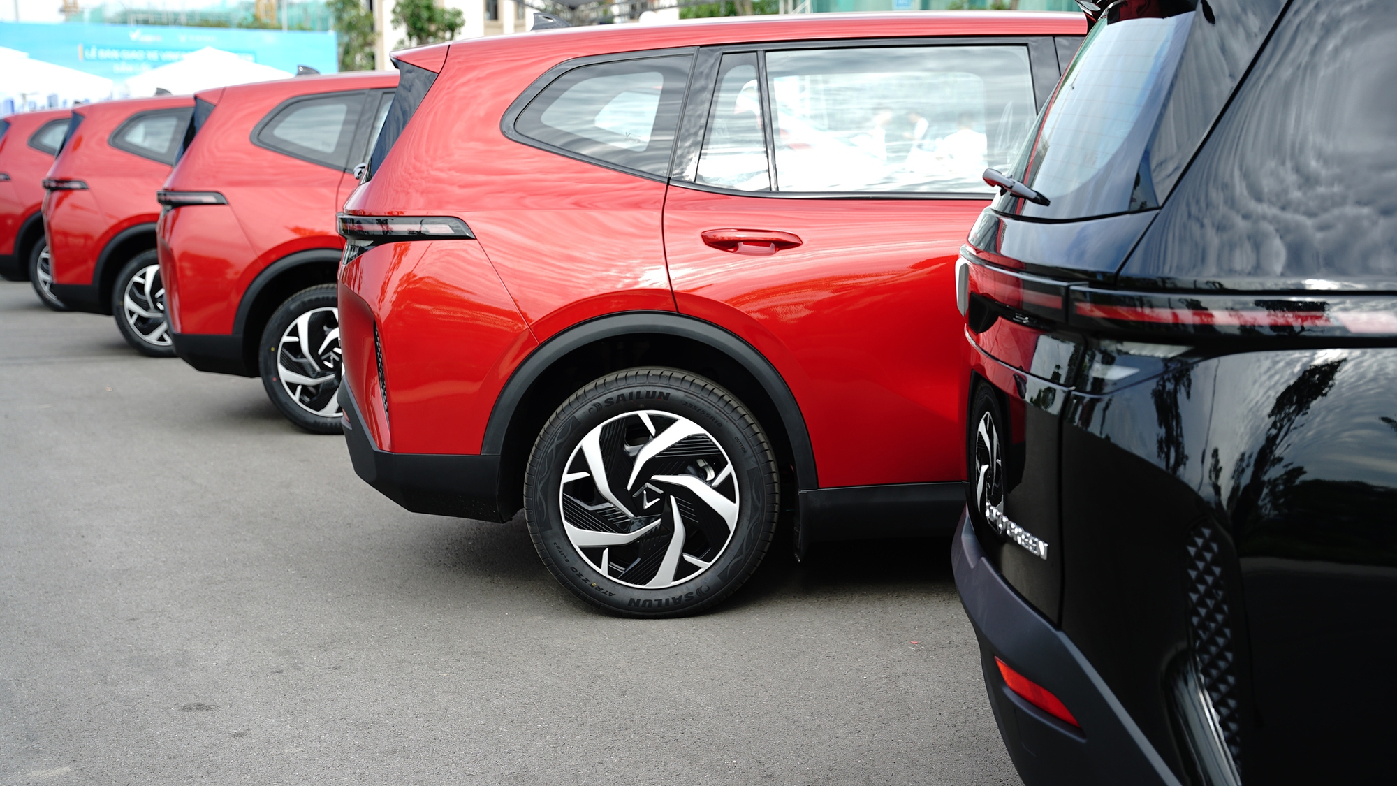 Cầm lái thực tế VinFast Limo Green giá 749 triệu đồng: Lái ngon bất ngờ, mượt như xe tiền tỷ- Ảnh 3.