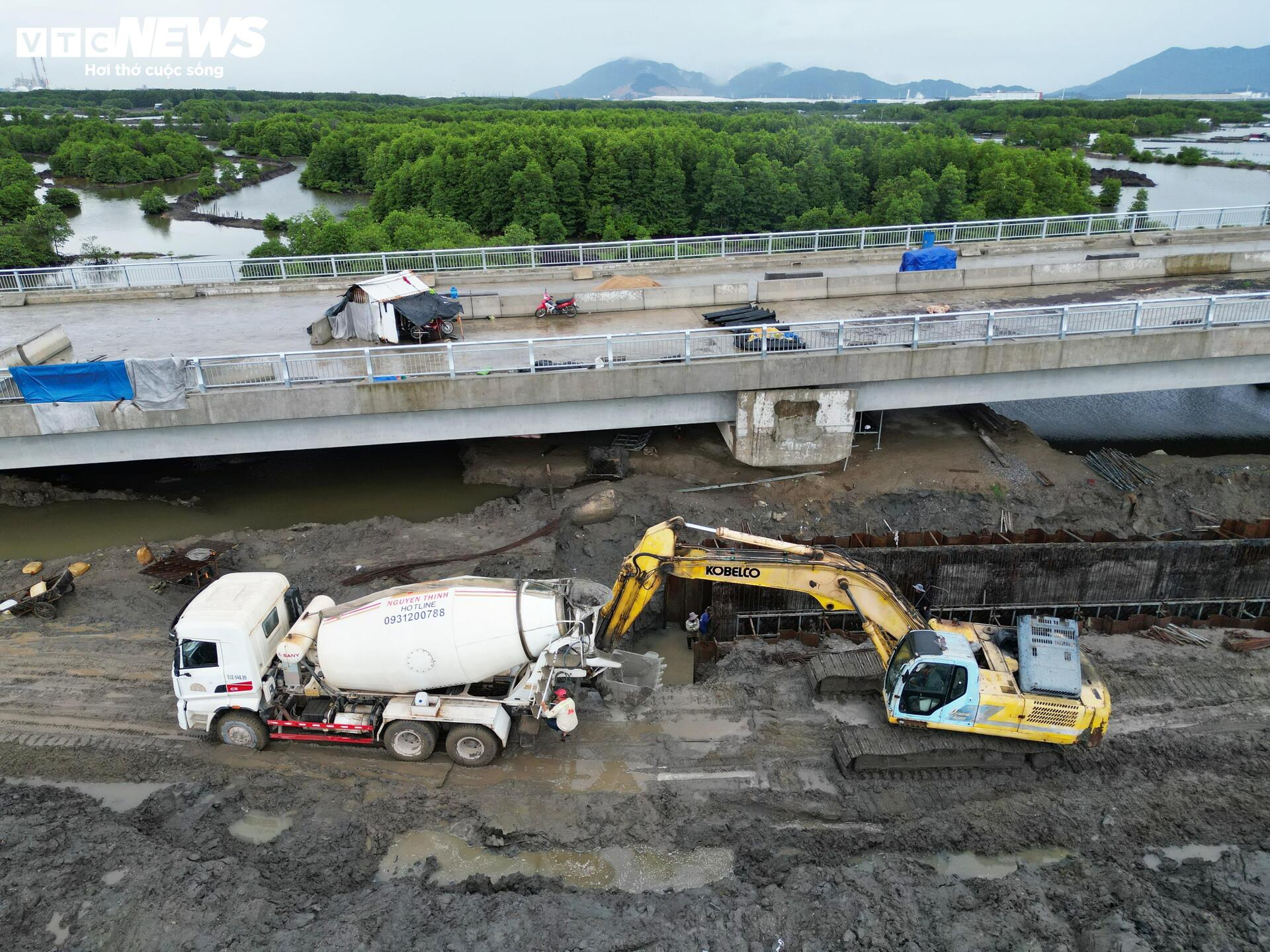 Gấp rút thi công tuyến đường kết nối cảng với khu công nghiệp- Ảnh 2.